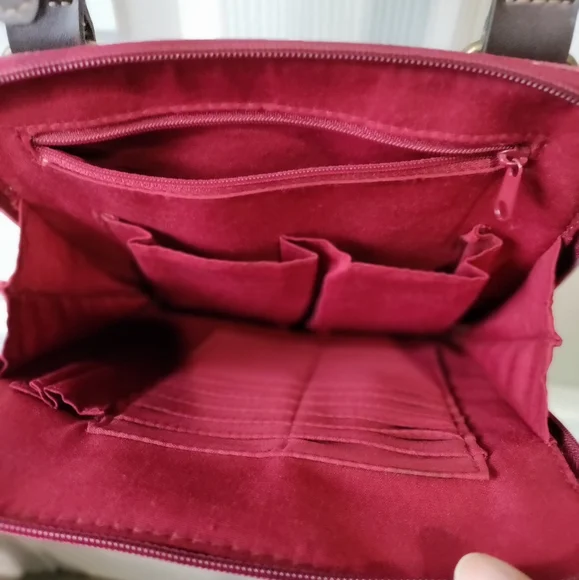 Relic Quality Brand red embossed crossbody bag purse - Picture 4 of 8